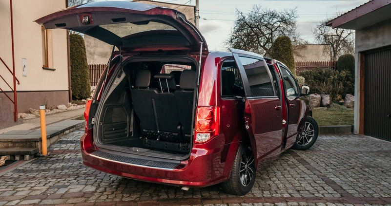 Dodge Grand Caravan cena 71900 przebieg: 148000, rok produkcji 2019 z Katowice małe 92